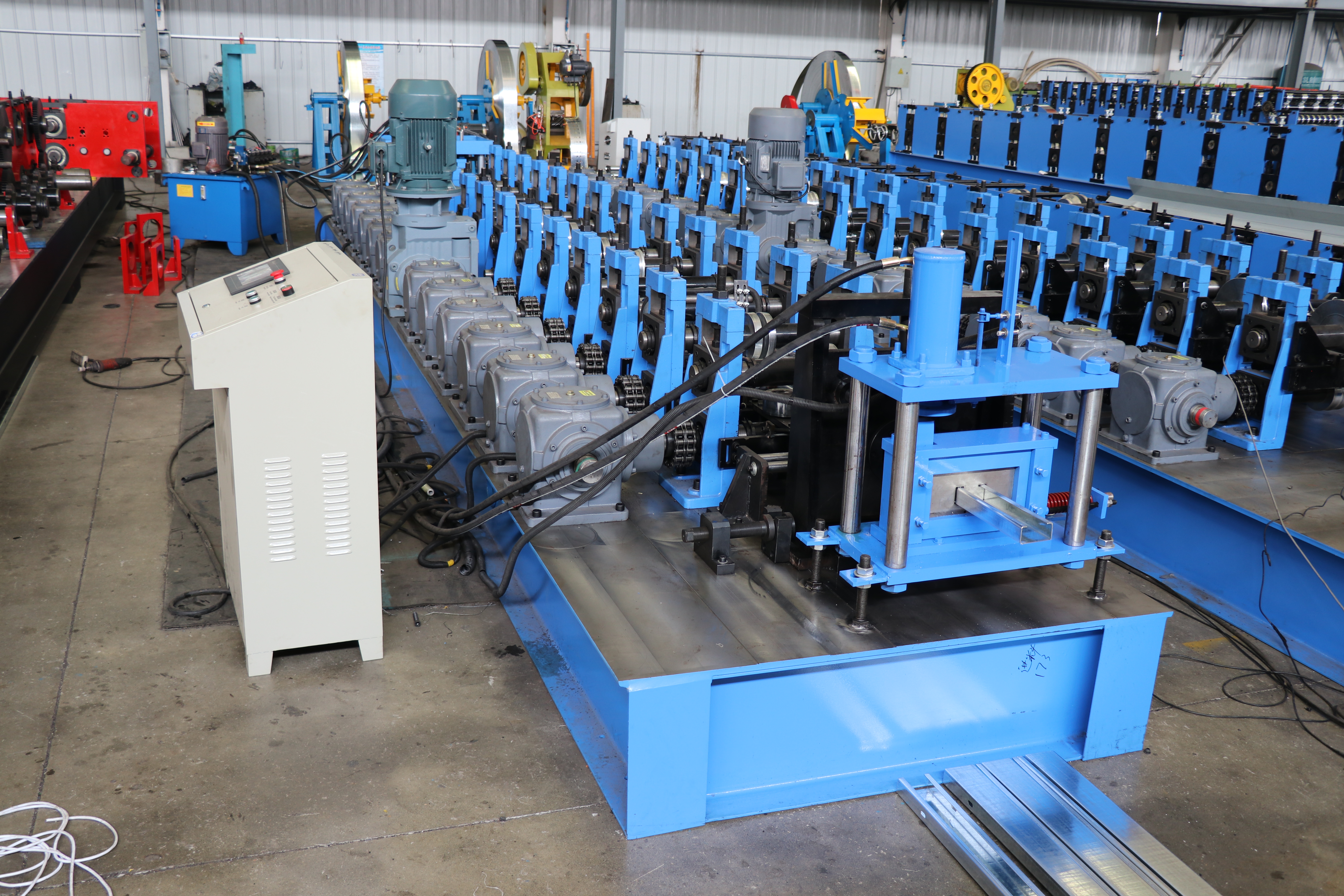 The Technical Advantages and Applications of C/Z Purlin Machine